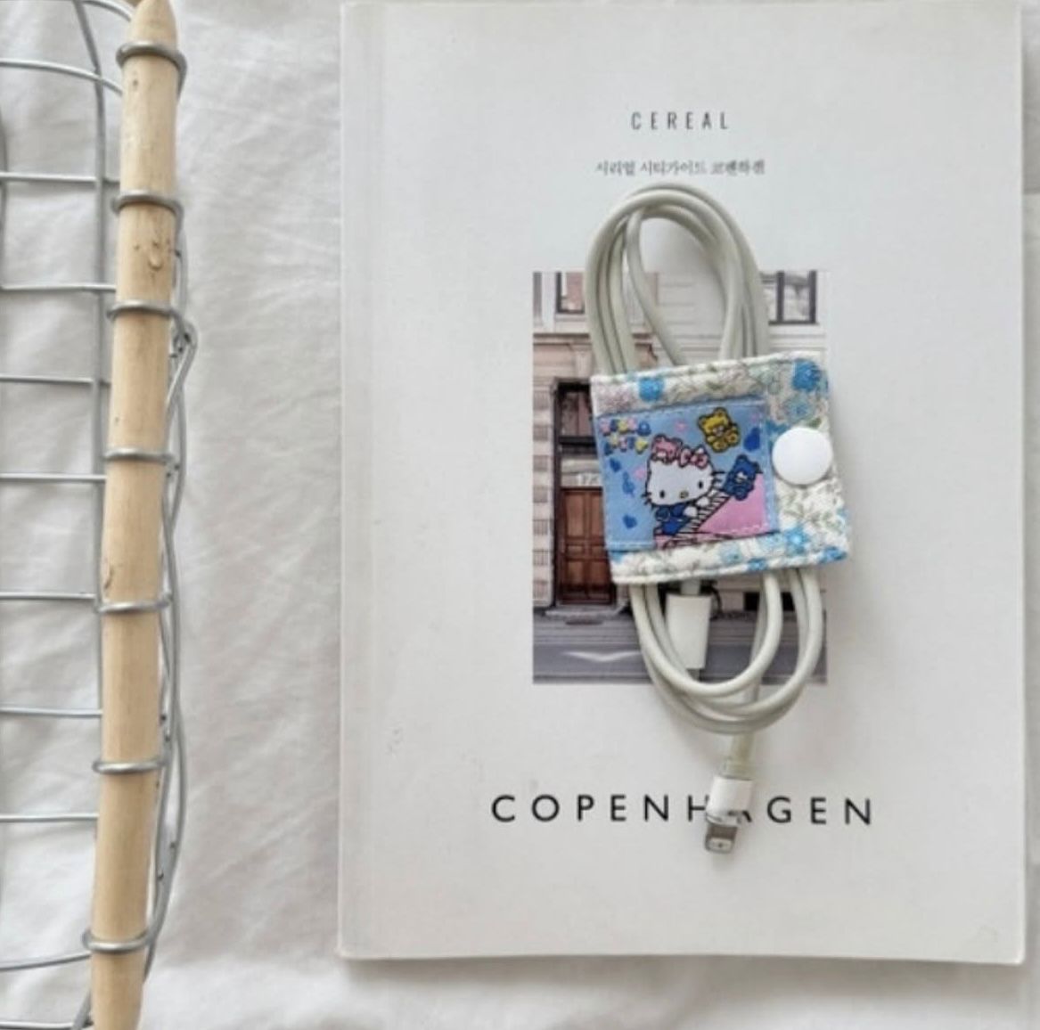 KEiKI Hello Kitty Cable Holder