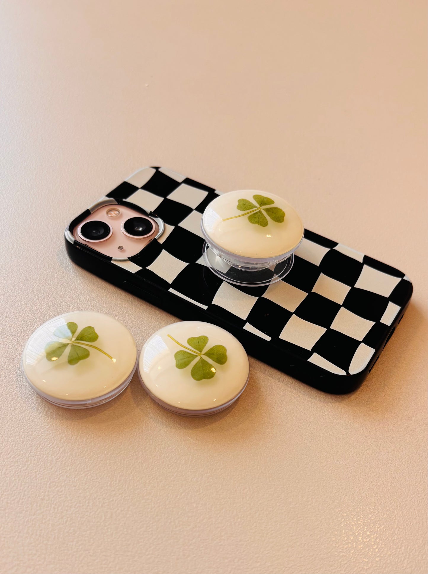 Clover pop socket