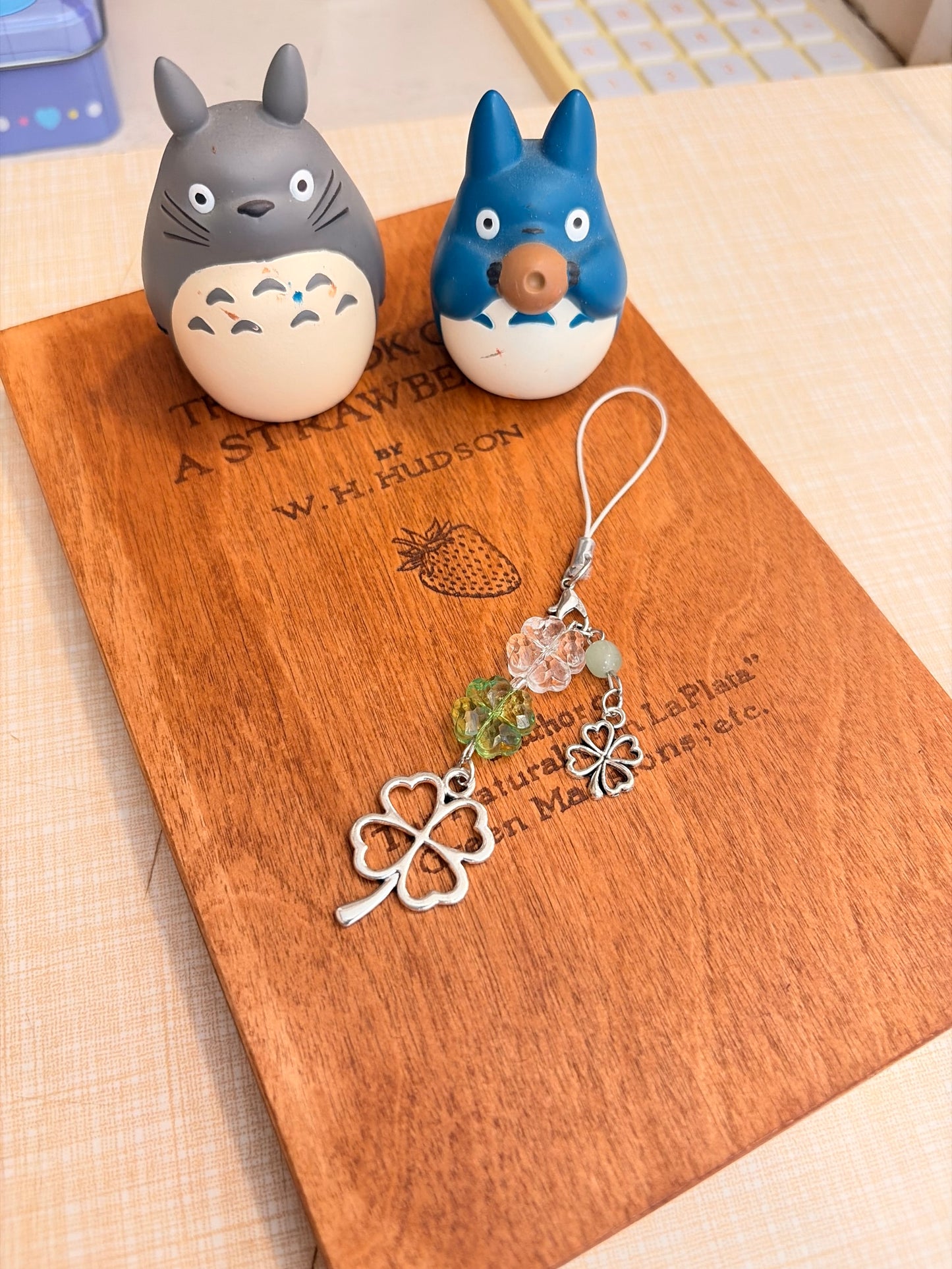 Clover crystal charm