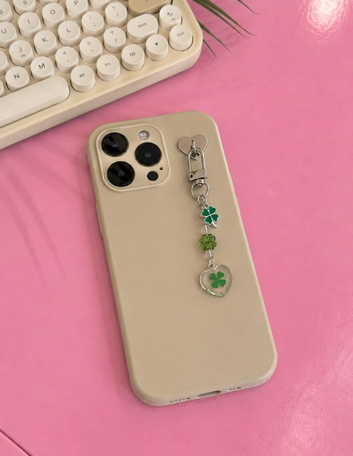 Clover heart keychain