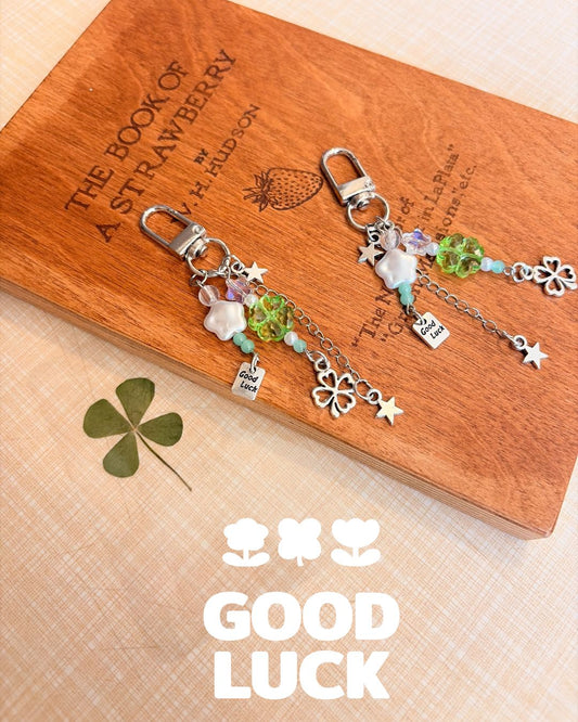Clover key ring with star