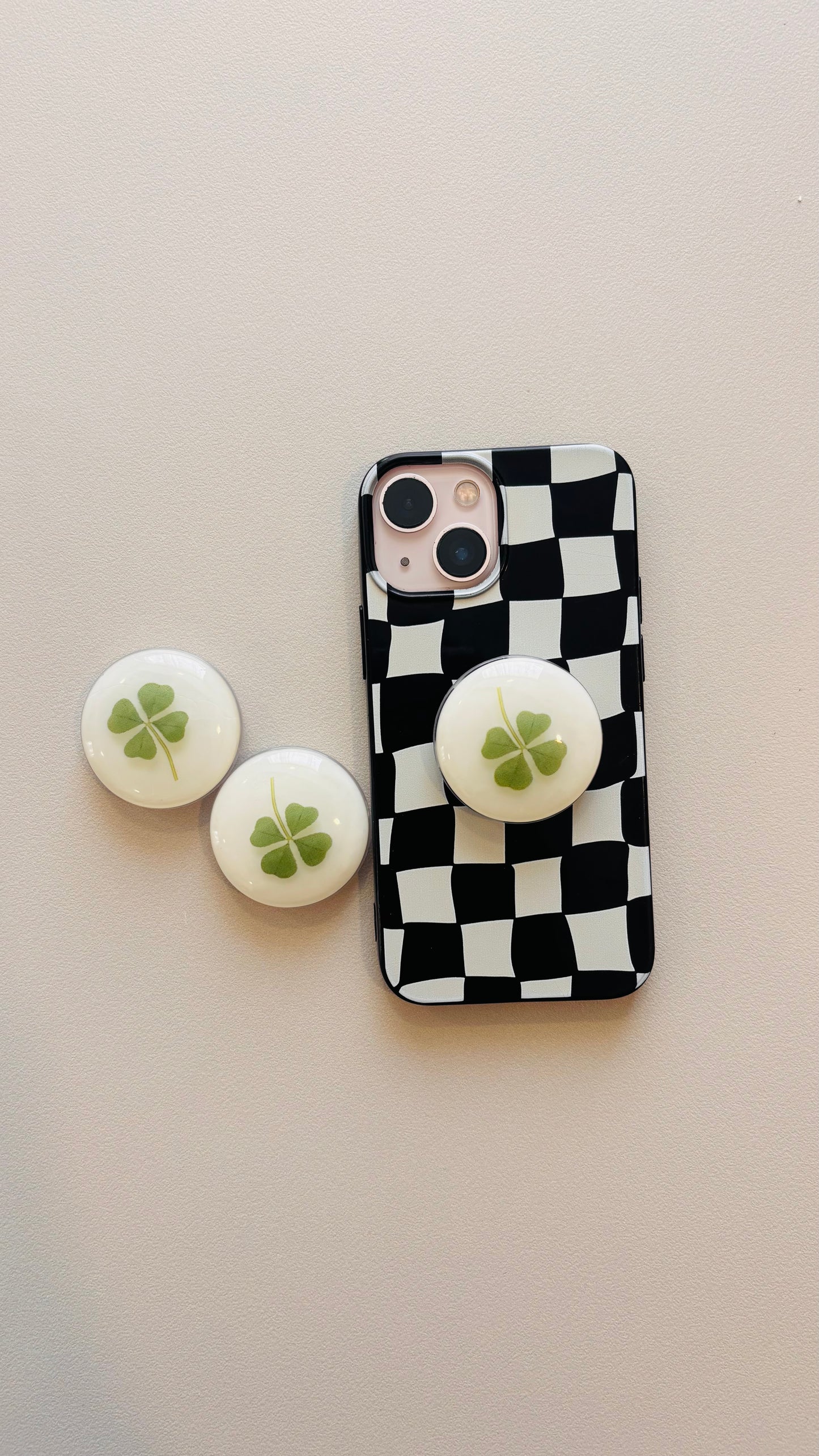 Clover pop socket
