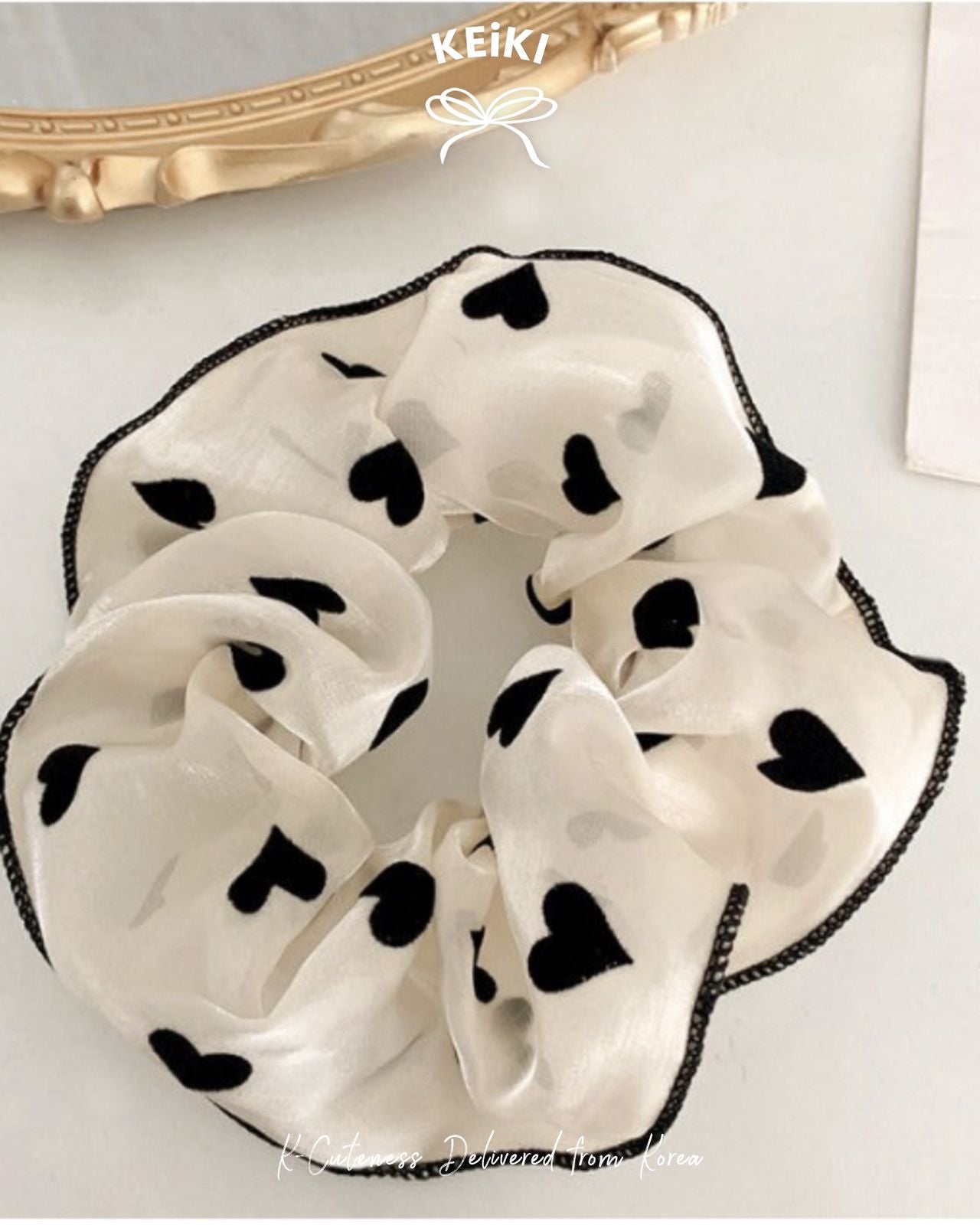 KEiKI Heart Glow Piping Scrunchie