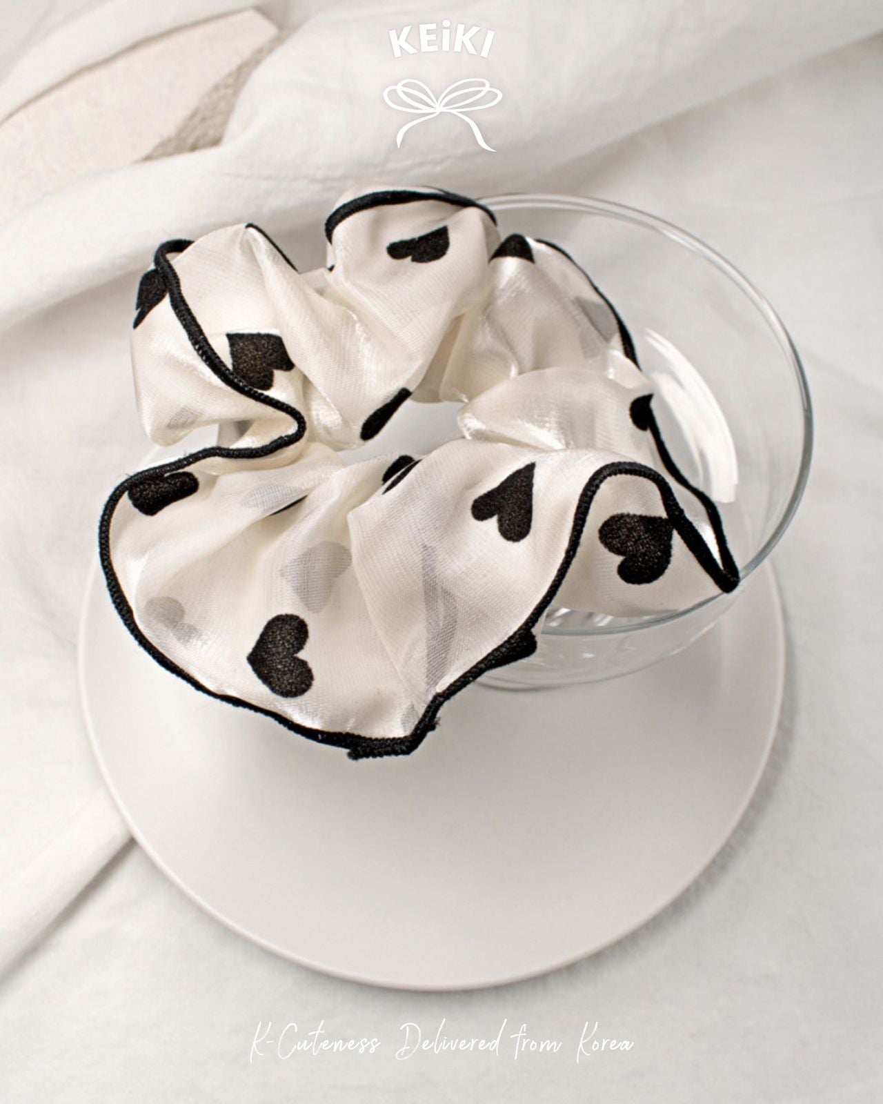 KEiKI Heart Glow Piping Scrunchie
