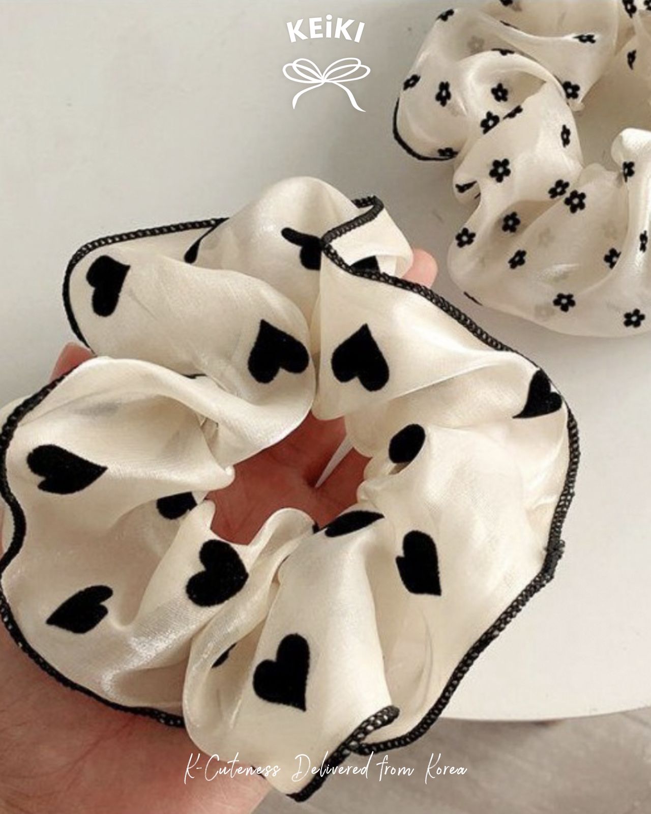 KEiKI Heart Glow Piping Scrunchie