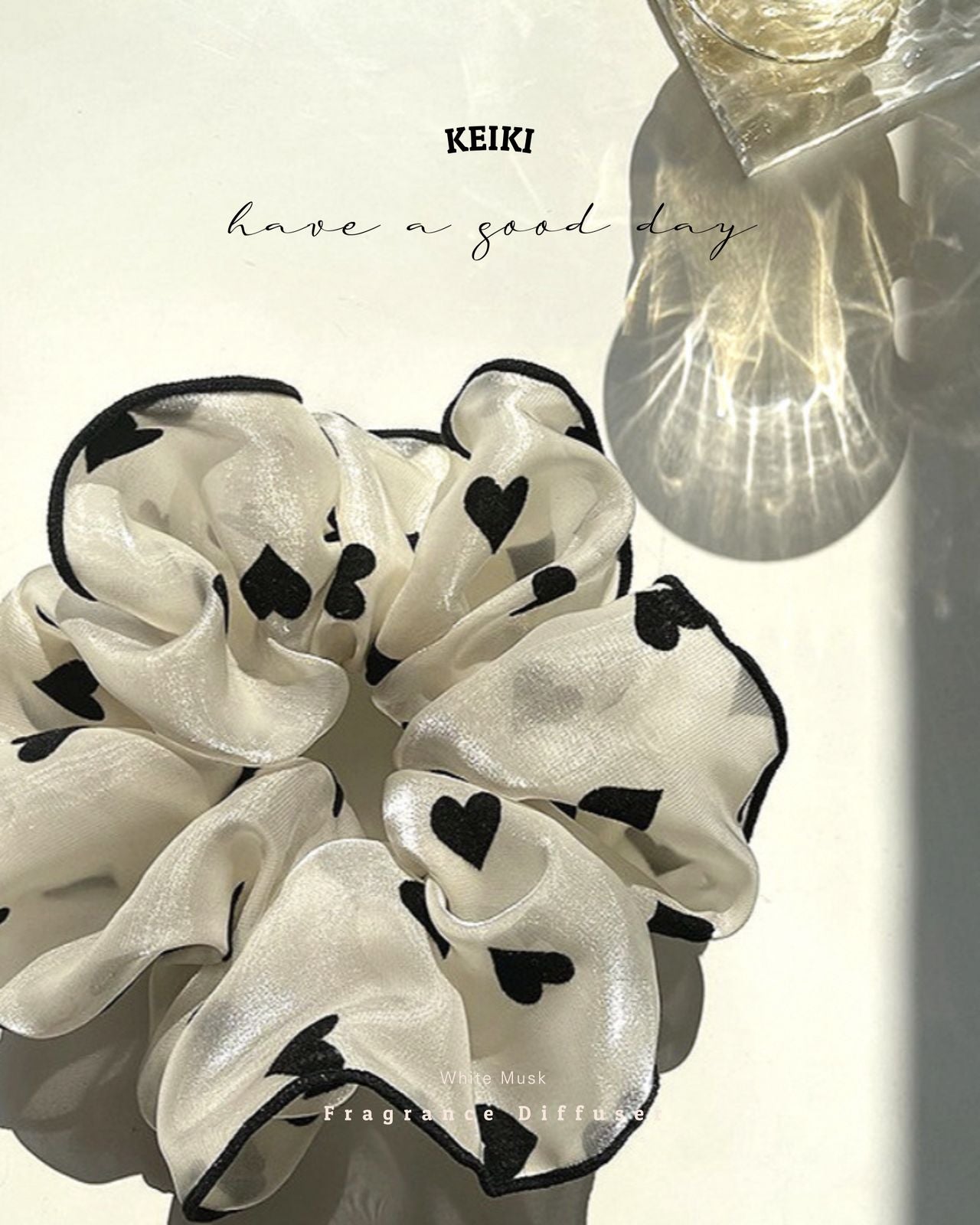 KEiKI Heart Glow Piping Scrunchie